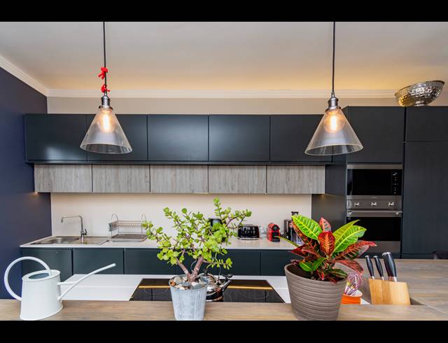 2 BEDROOM APARTMENT FOR SALE IN VREDEHOEK